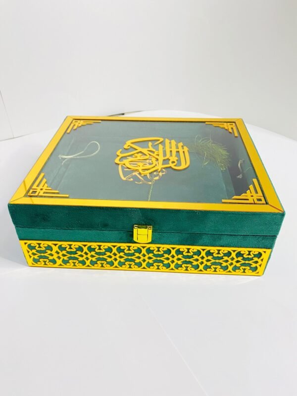 Quran E Majeed Kazn ul iman Deluxe Gift Box<br>قرآن مجید کنزالایمان ڈیلیکس گفٹ باکس